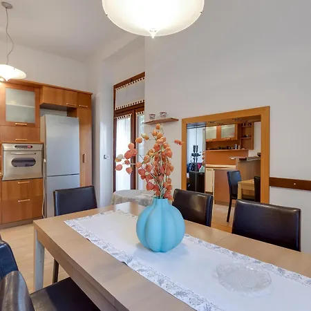 City With Garden - Happy Apartment *