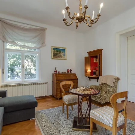 City With Garden - Happy Apartment *