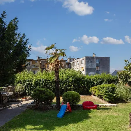 City With Garden - Happy Διαμέρισμα